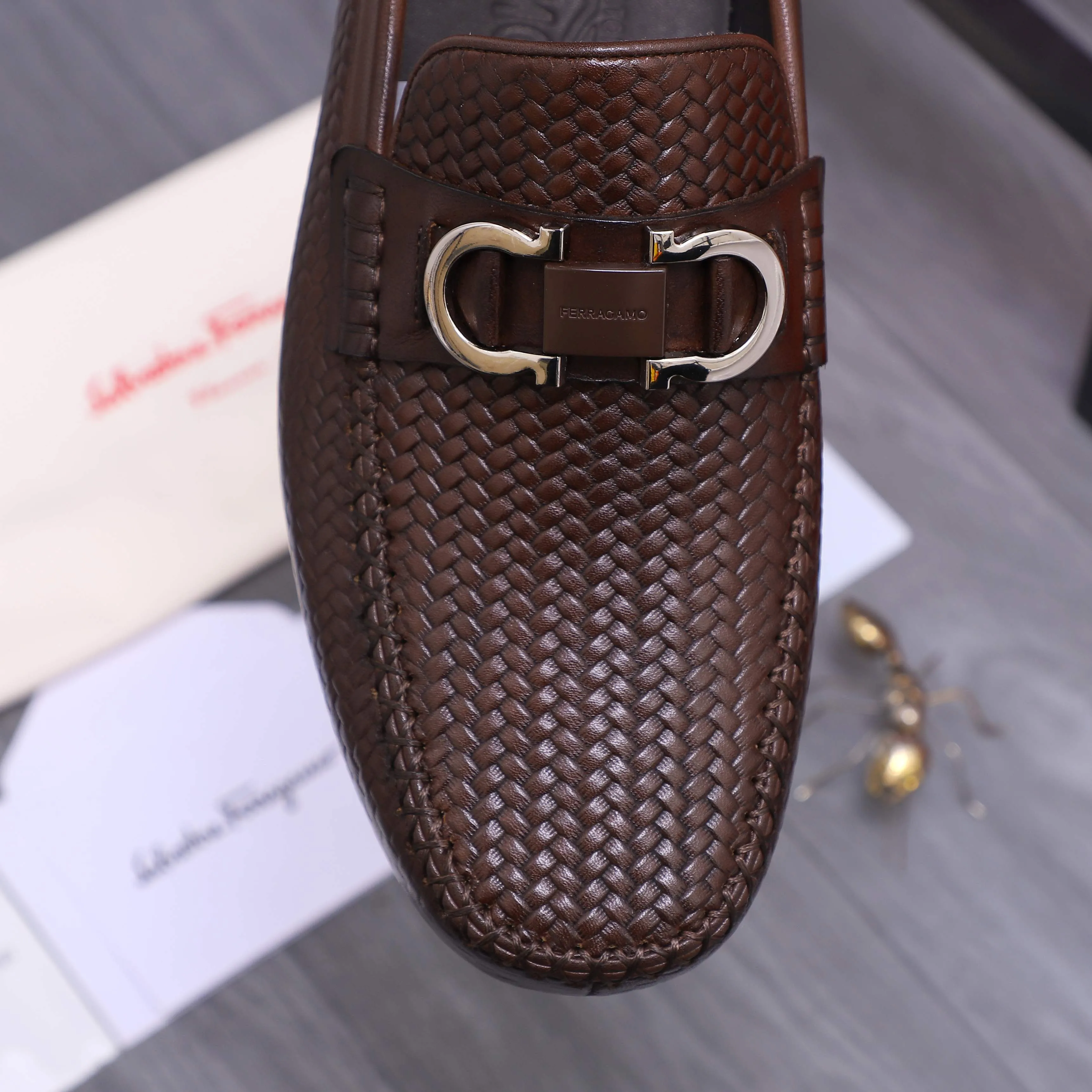 Men's shoes 💰480 Product trademark: Ferragamo "Ferragamo" casual slip-on shoes Regular size: 38-45 (45 is custom-made and non-returnable) Product materials: Selected first-layer embossed cowhide upper, cowhide lining, rubber outsole